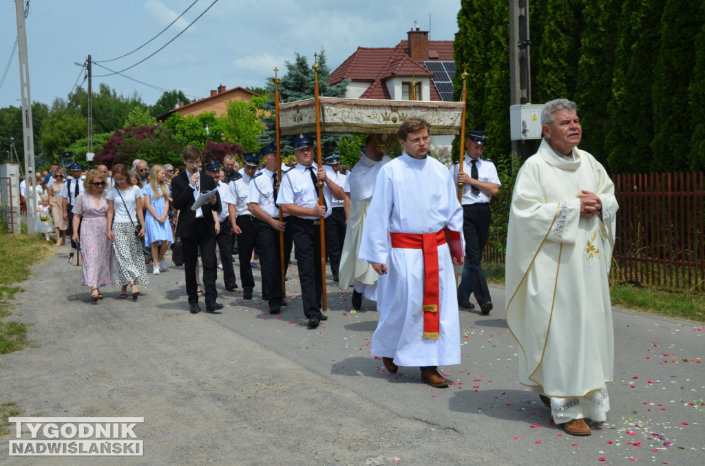 Procesja Bożego Ciała na osiedlu Miechocin