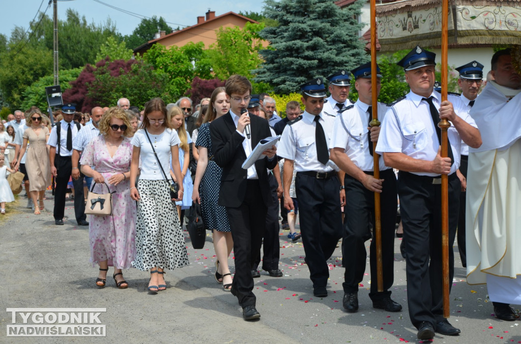 Procesja Bożego Ciała na osiedlu Miechocin