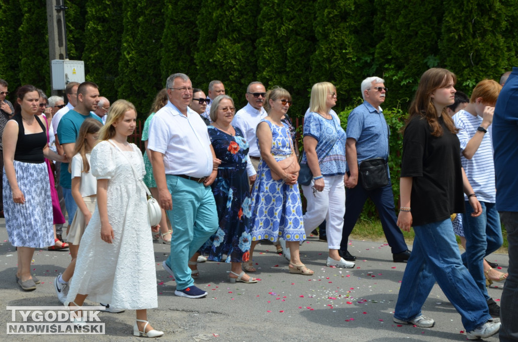 Procesja Bożego Ciała na osiedlu Miechocin