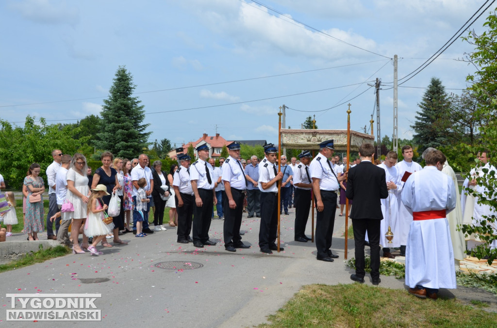 Procesja Bożego Ciała na osiedlu Miechocin