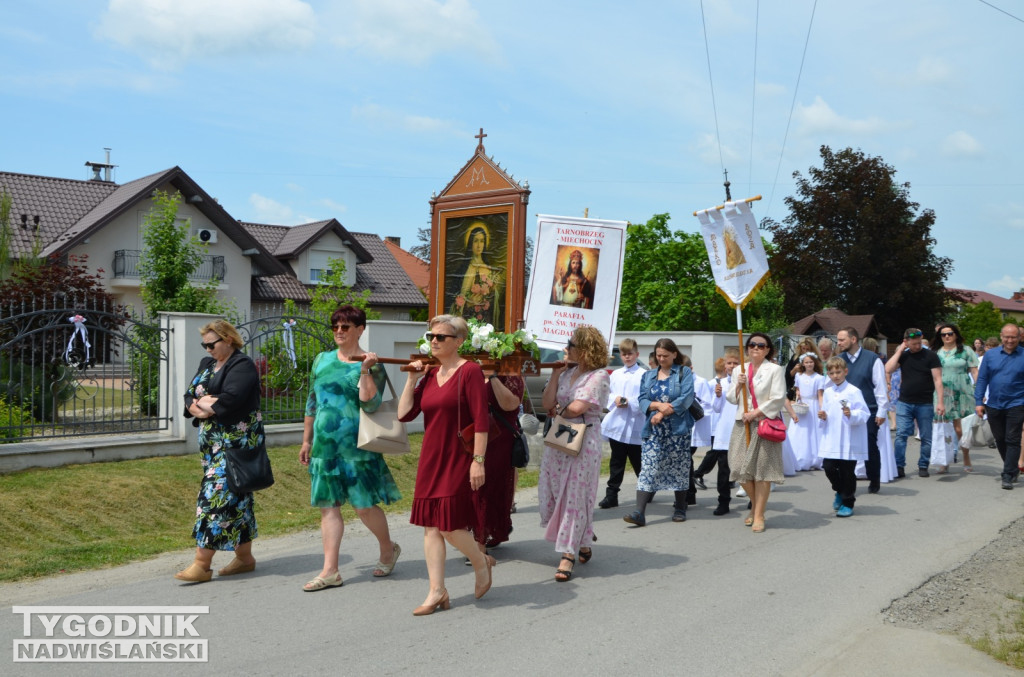 Procesja Bożego Ciała na osiedlu Miechocin