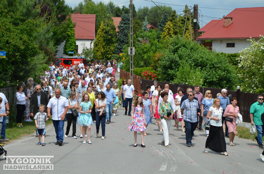 Procesja Bożego Ciała na osiedlu Miechocin