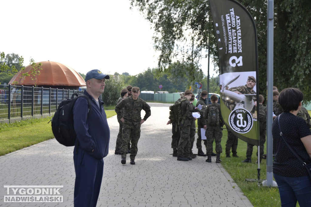 Trening z żołnierzami nad Jeziorem Tarnobrzeskim