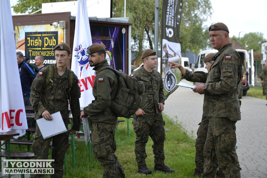 Trening z żołnierzami nad Jeziorem Tarnobrzeskim