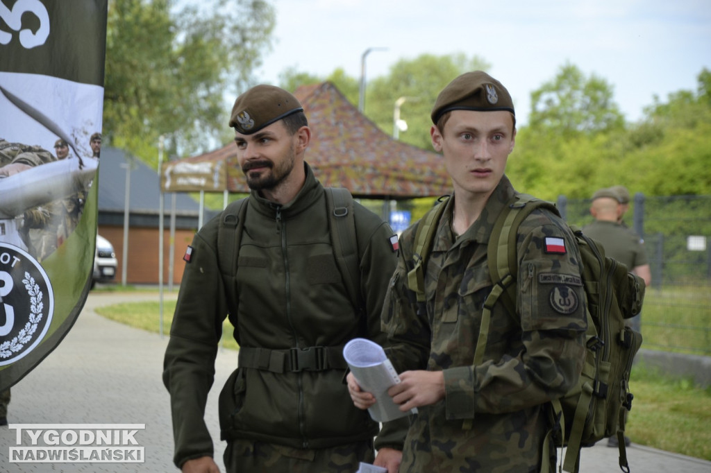 Trening z żołnierzami nad Jeziorem Tarnobrzeskim