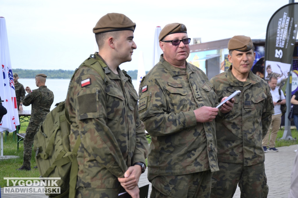 Trening z żołnierzami nad Jeziorem Tarnobrzeskim