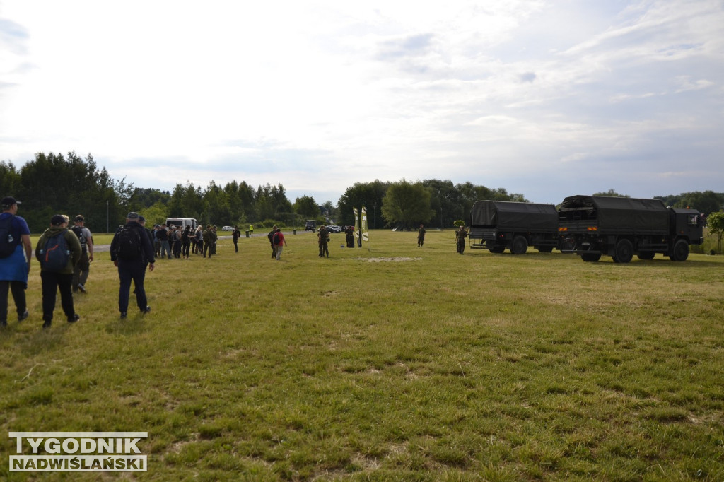 Trening z żołnierzami nad Jeziorem Tarnobrzeskim