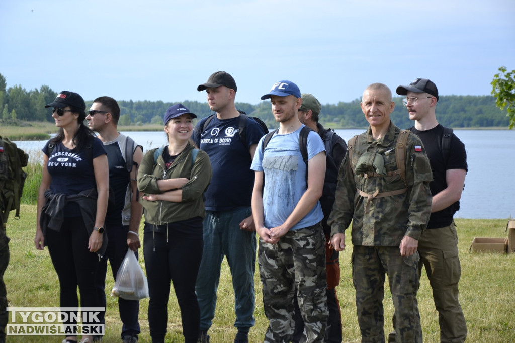 Trening z żołnierzami nad Jeziorem Tarnobrzeskim