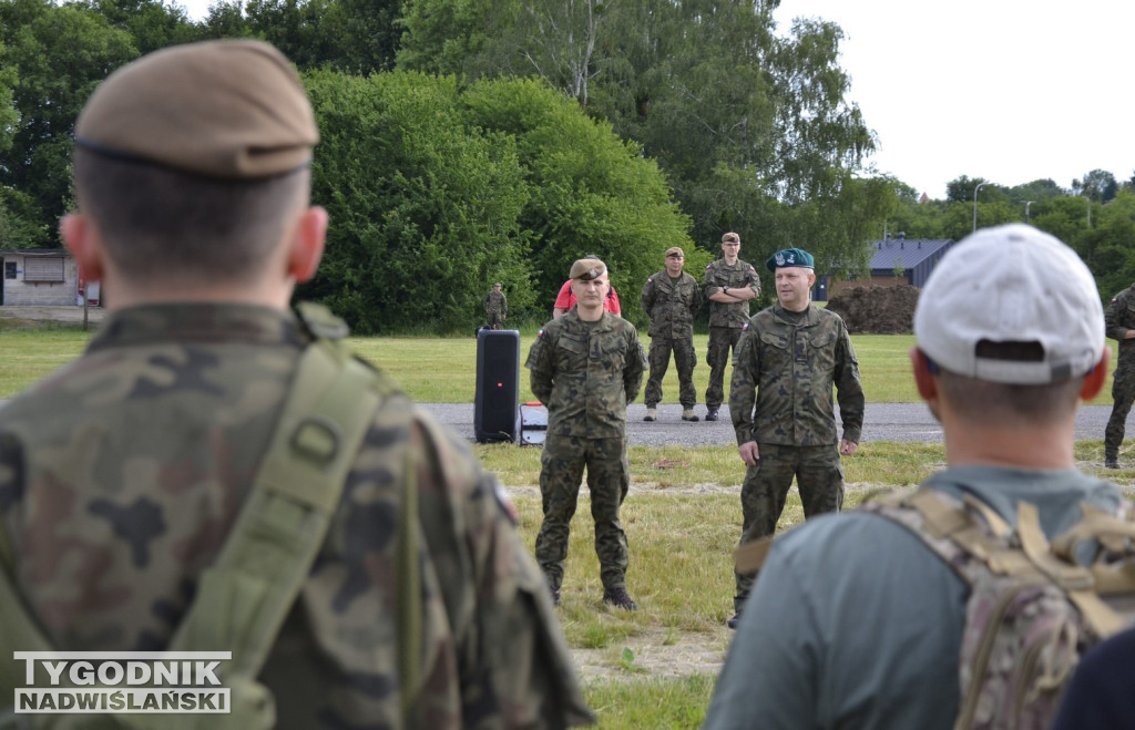 Trening z żołnierzami nad Jeziorem Tarnobrzeskim