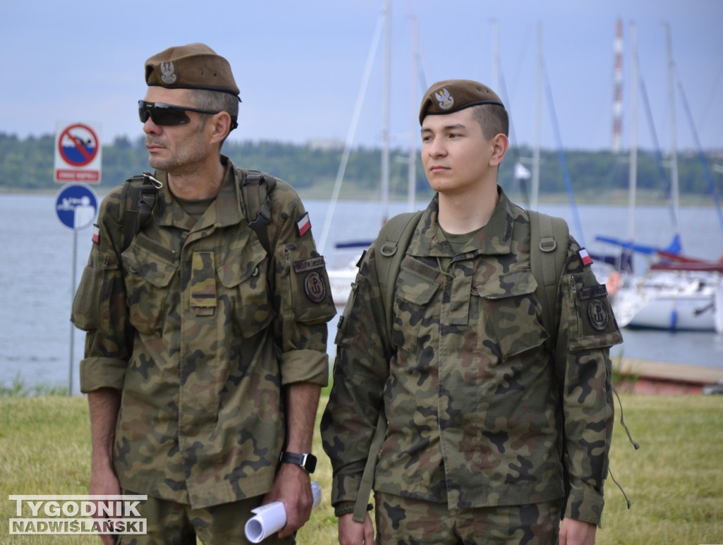 Trening z żołnierzami nad Jeziorem Tarnobrzeskim