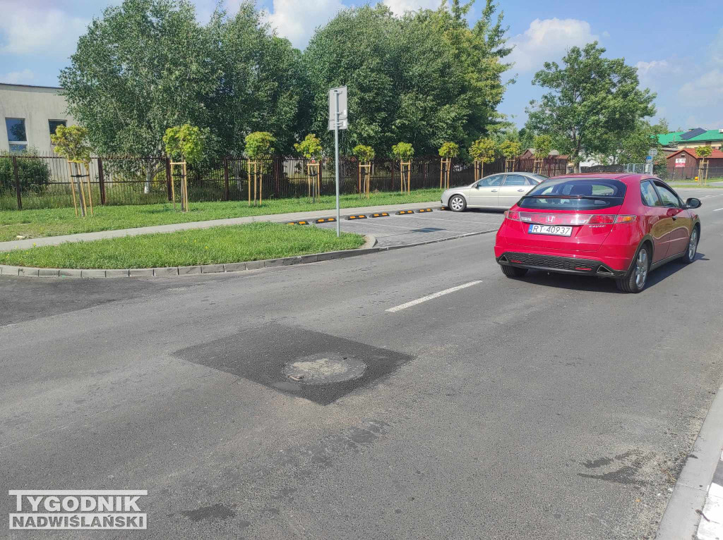 Zapadnięta studzienka na ul. Skłodowskiej?