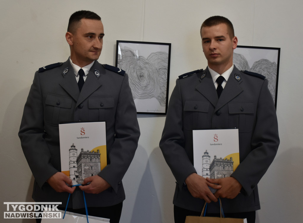 Podziękowania za uratowanie tonącej kobiety