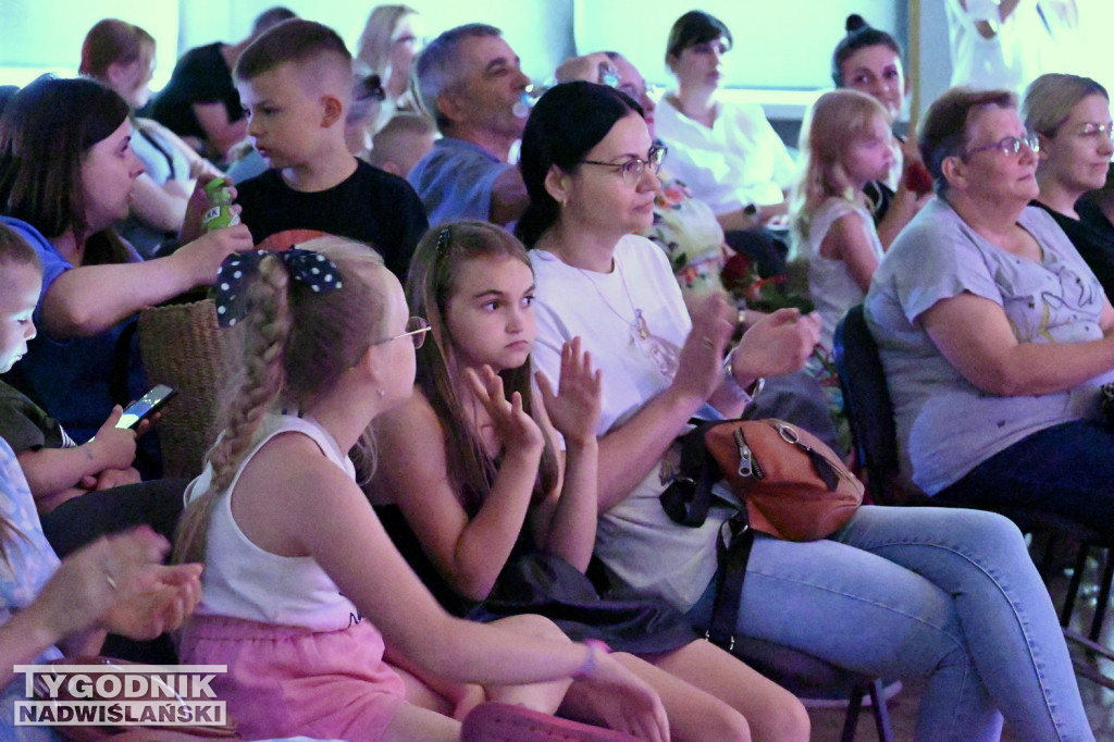 Dziecięce popisy w Środowiskowym Domu Kultury w Tarnobrzegu