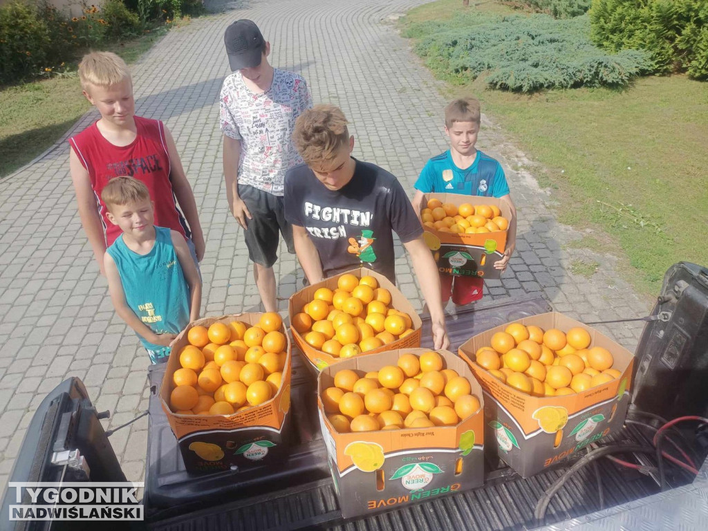 Pomarańcze trafiły do domów dziecka