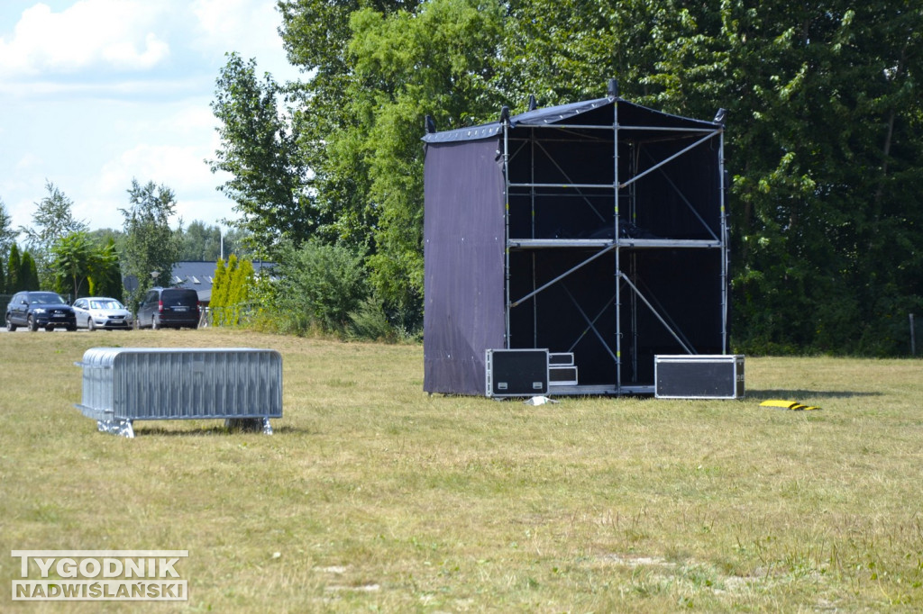 Trwa rozkładanie sceny na Dni Tarnobrzega 2024