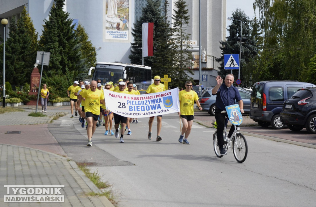 28 Pielgrzymka Biegowa wyruszyła z Tarnobrzega