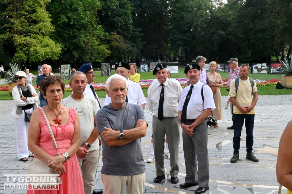 Uroczystości przed Zamkiem Tarnowskich 15 sierpnia
