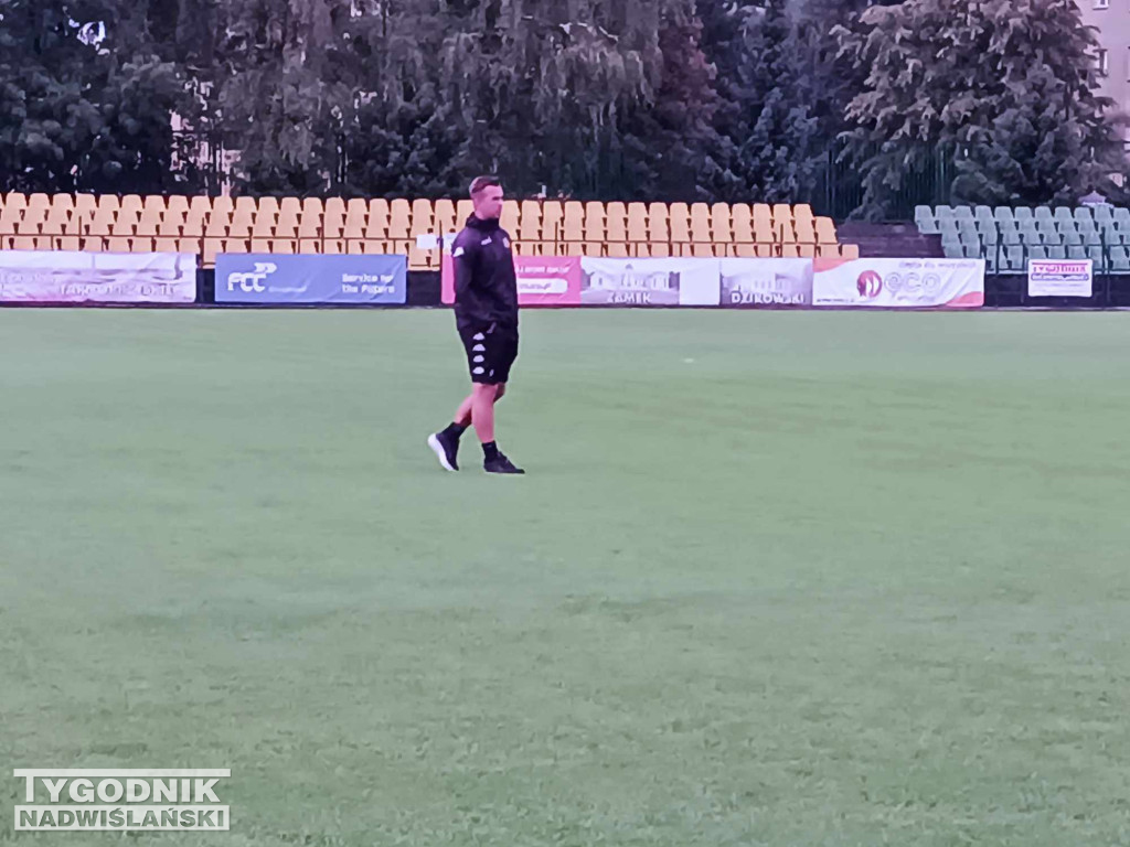 Zalane boisko KS Siarka