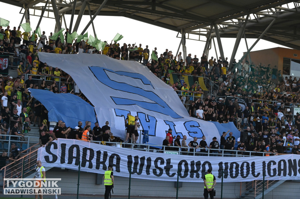 Zadyma na meczu Siarka Tarnobrzeg - Sandecja