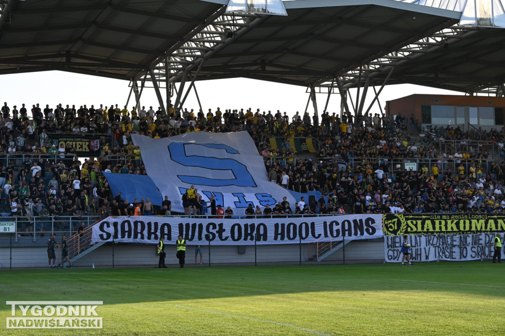 Zadyma na meczu Siarka Tarnobrzeg - Sandecja