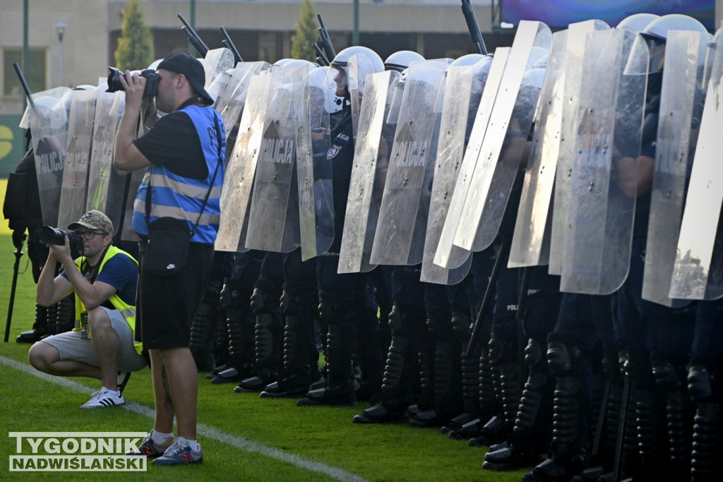 Zadyma na meczu Siarka Tarnobrzeg - Sandecja