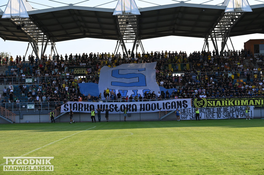 Zadyma na meczu Siarka Tarnobrzeg - Sandecja