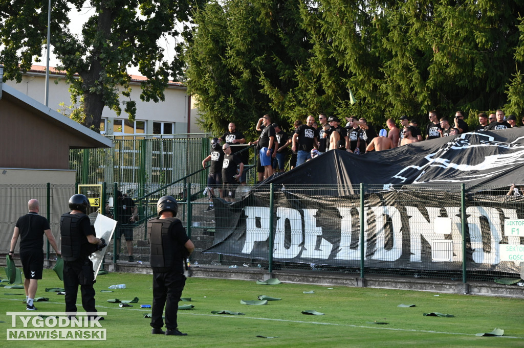 Zadyma na meczu Siarka Tarnobrzeg - Sandecja