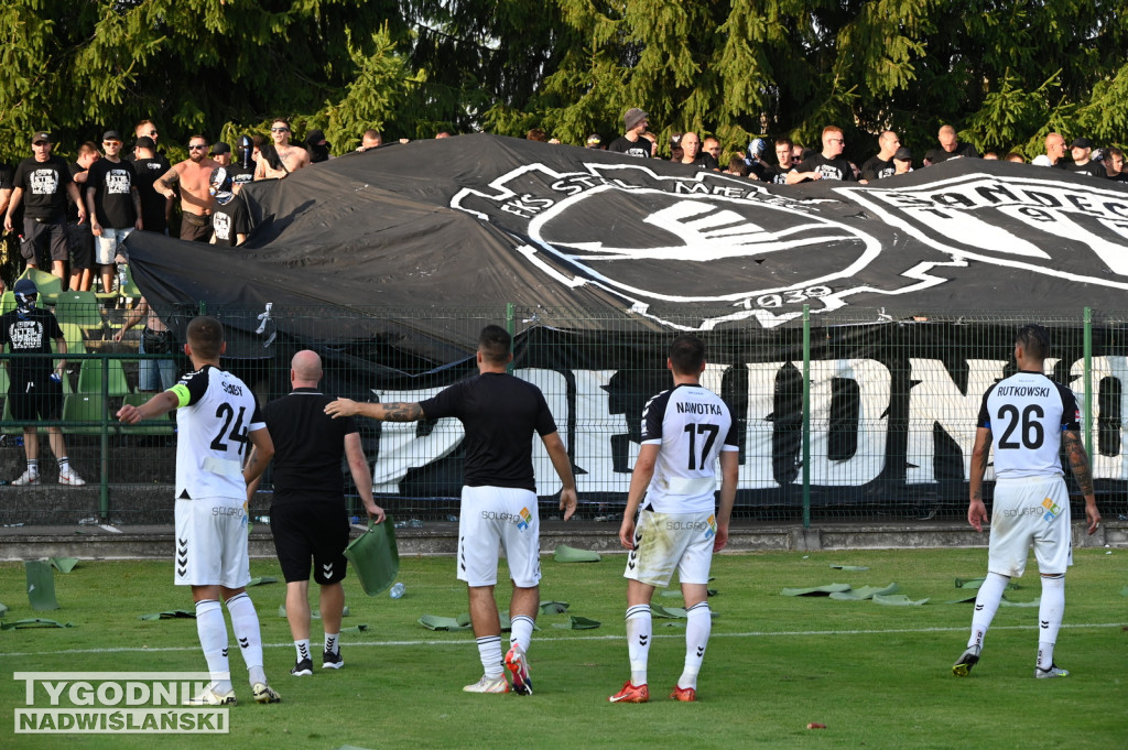 Zadyma na meczu Siarka Tarnobrzeg - Sandecja