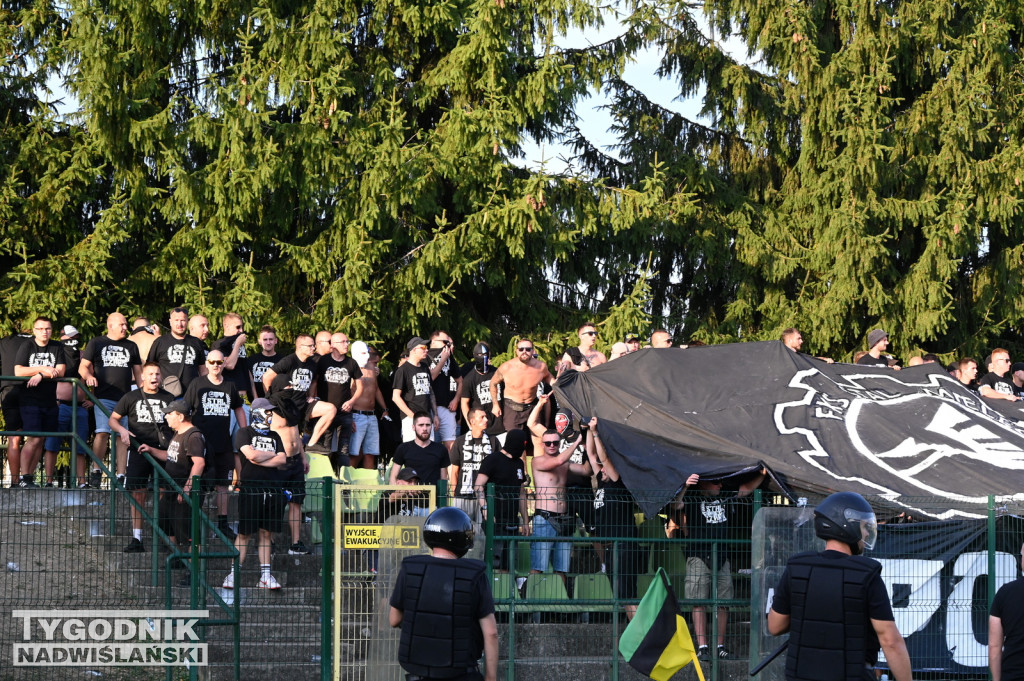 Zadyma na meczu Siarka Tarnobrzeg - Sandecja