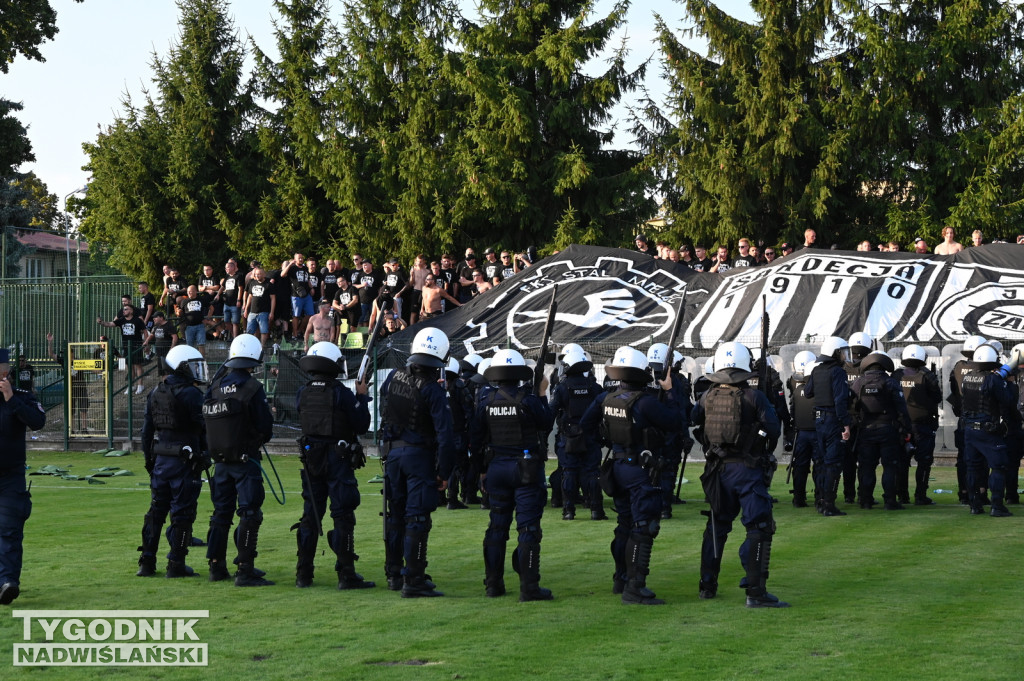 Zadyma na meczu Siarka Tarnobrzeg - Sandecja