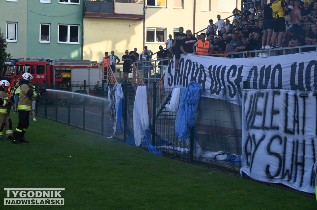 Zadyma na meczu Siarka Tarnobrzeg - Sandecja