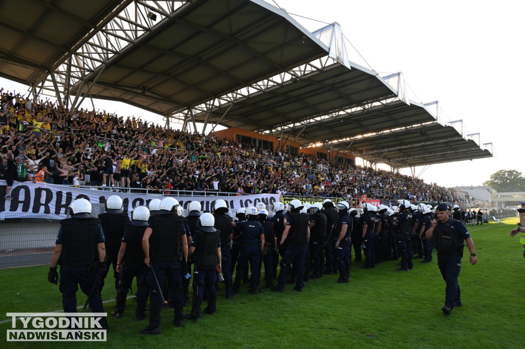 Zadyma na meczu Siarka Tarnobrzeg - Sandecja