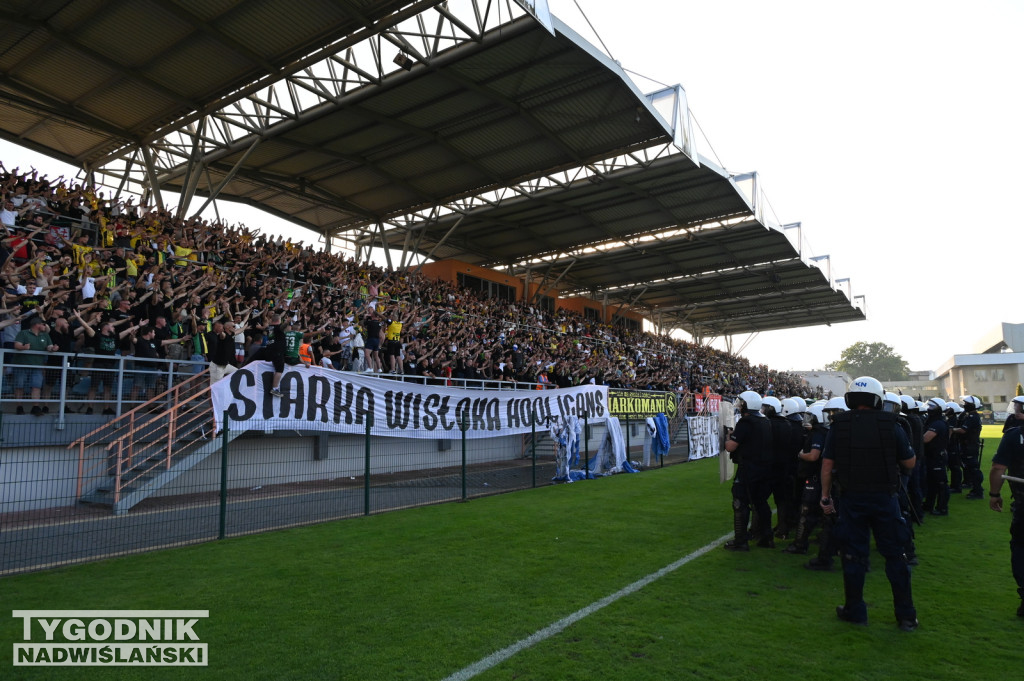 Zadyma na meczu Siarka Tarnobrzeg - Sandecja