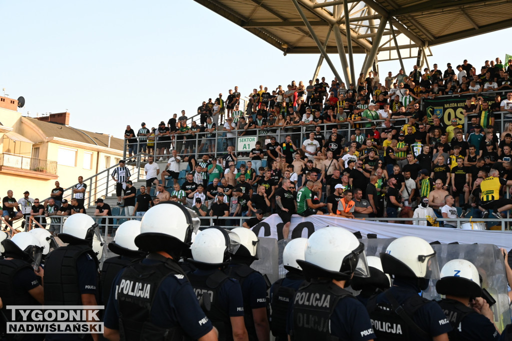 Zadyma na meczu Siarka Tarnobrzeg - Sandecja