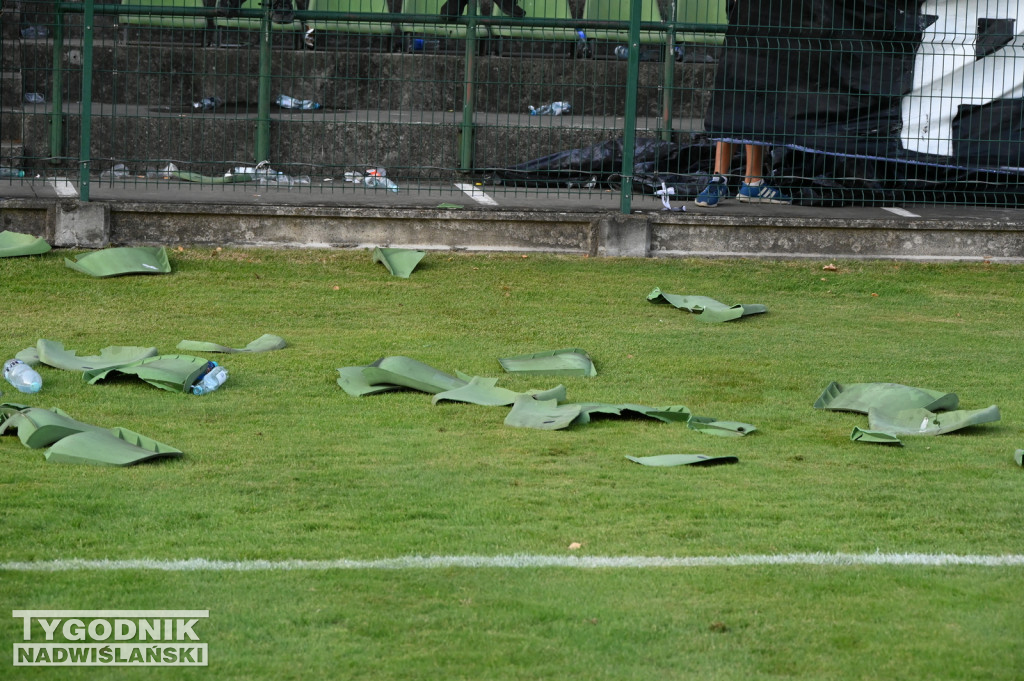 Zadyma na meczu Siarka Tarnobrzeg - Sandecja