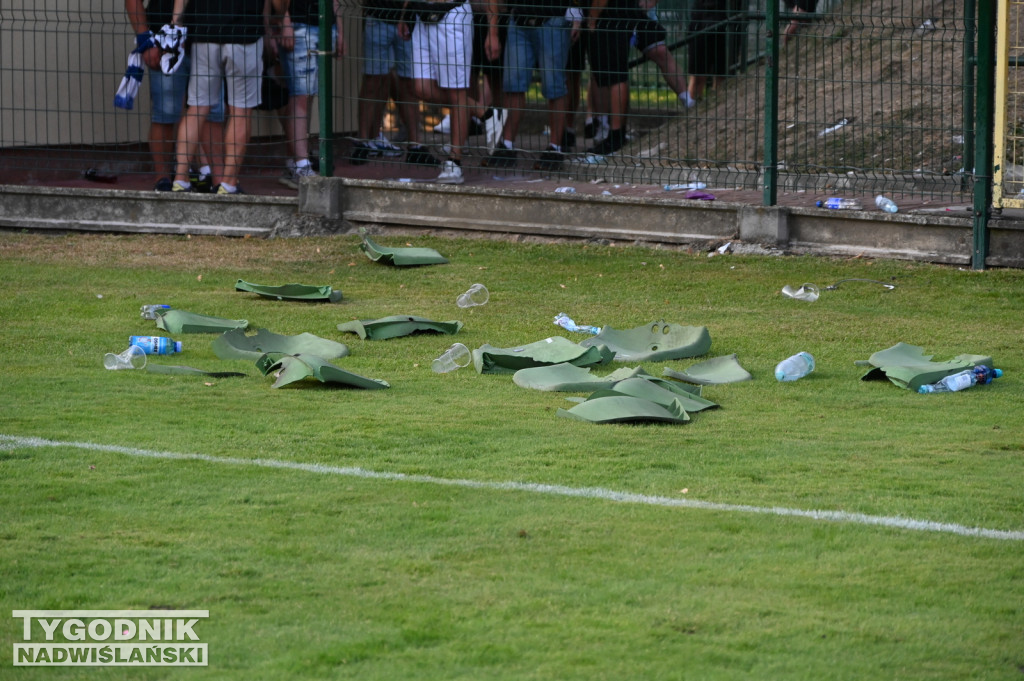 Zadyma na meczu Siarka Tarnobrzeg - Sandecja