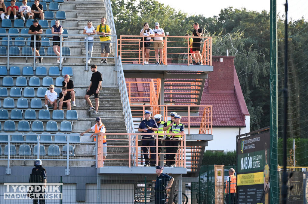 Zadyma na meczu Siarka Tarnobrzeg - Sandecja