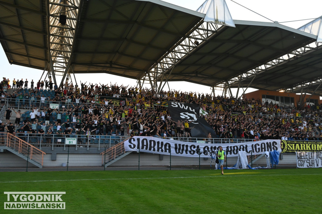 Zadyma na meczu Siarka Tarnobrzeg - Sandecja