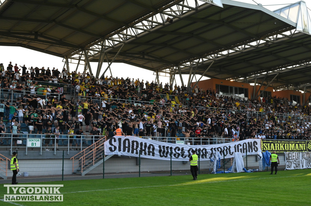 Zadyma na meczu Siarka Tarnobrzeg - Sandecja