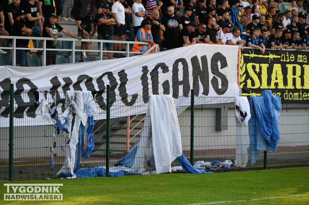 Zadyma na meczu Siarka Tarnobrzeg - Sandecja