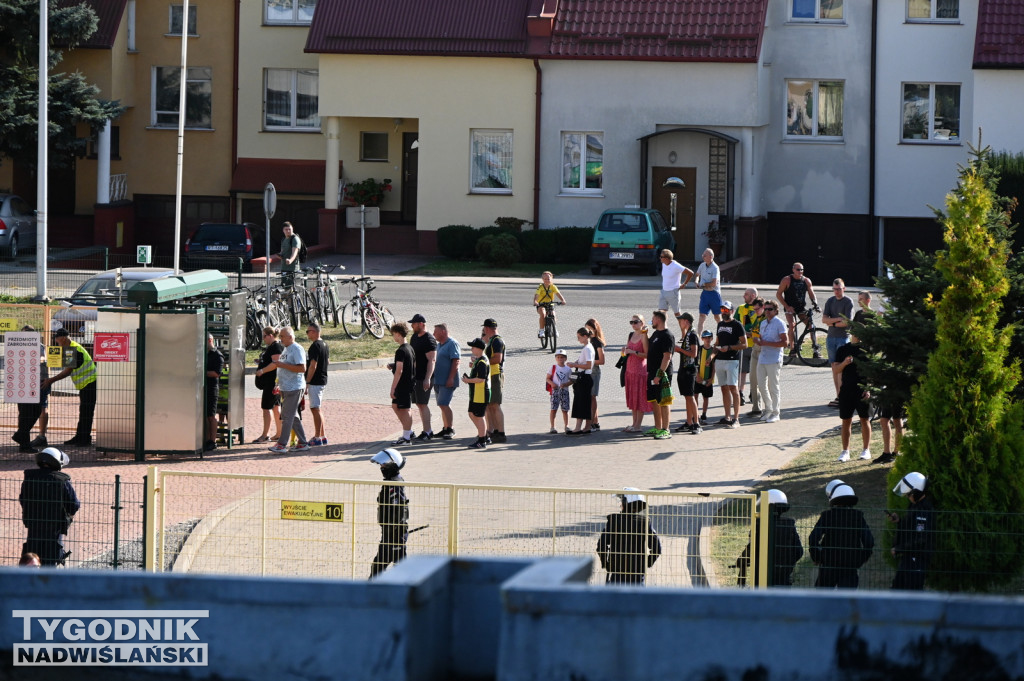 Kibice na meczu Siarka - Sandecja Nowy Sącz