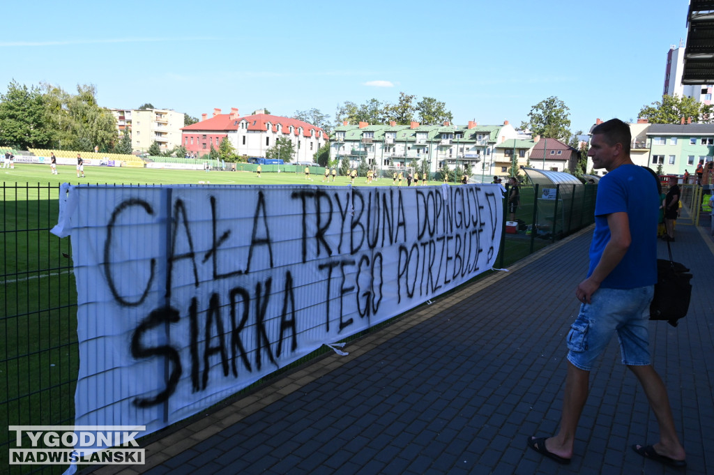 Kibice na meczu Siarka - Sandecja Nowy Sącz