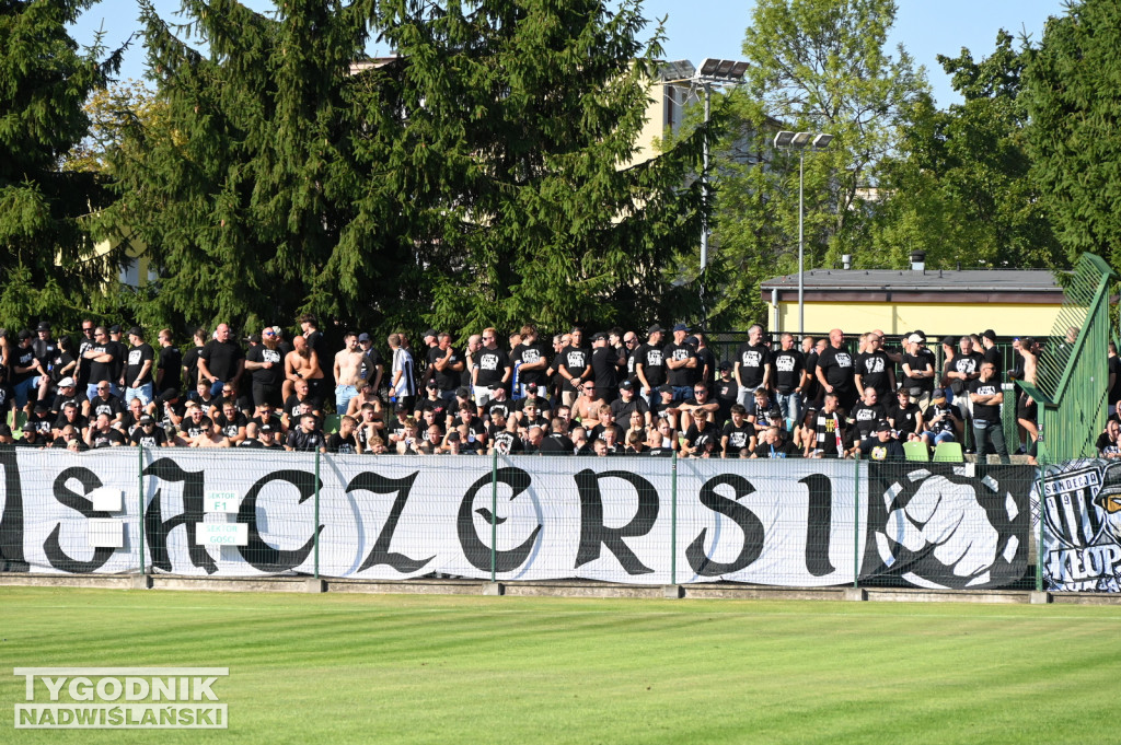 Kibice na meczu Siarka - Sandecja Nowy Sącz