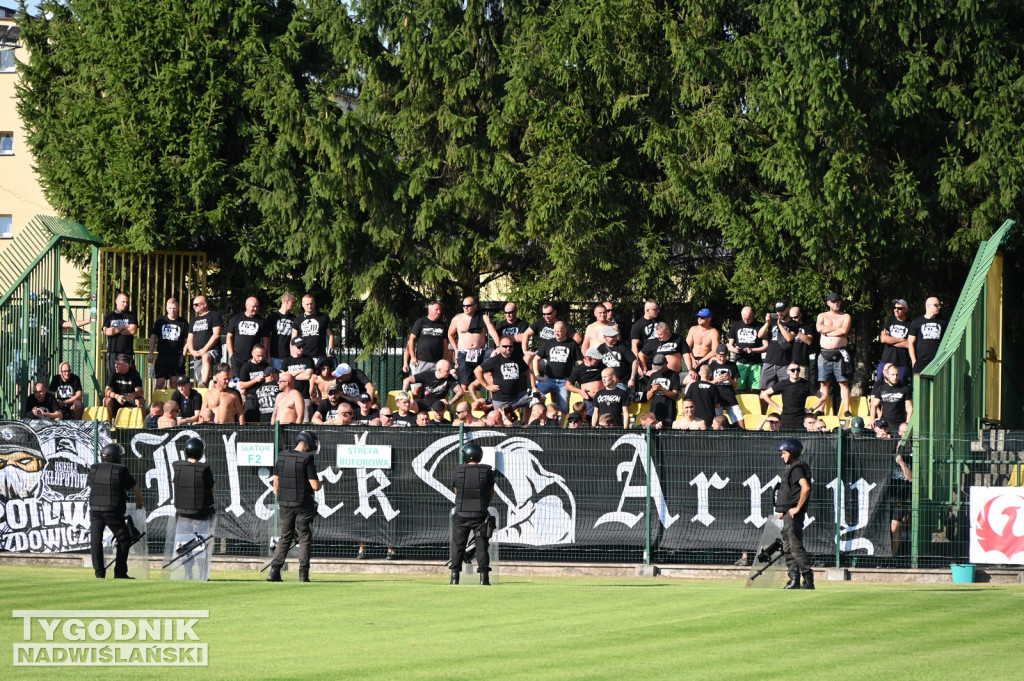 Kibice na meczu Siarka - Sandecja Nowy Sącz