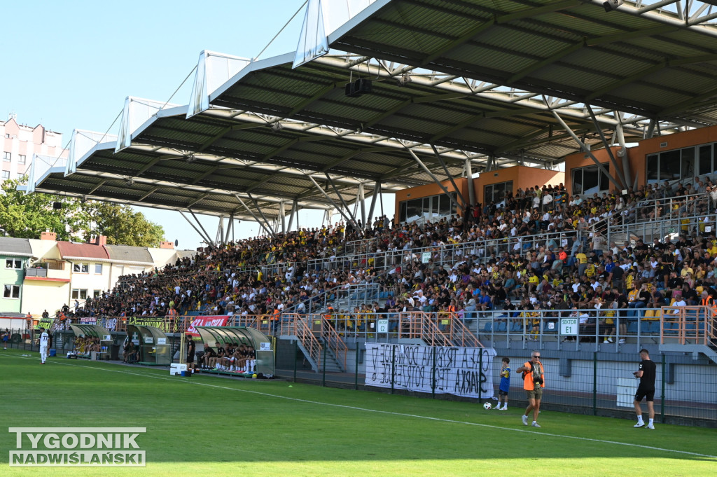 Kibice na meczu Siarka - Sandecja Nowy Sącz