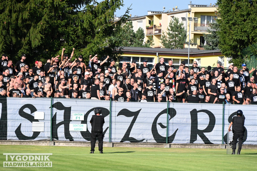 Kibice na meczu Siarka - Sandecja Nowy Sącz