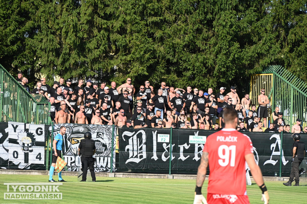 Kibice na meczu Siarka - Sandecja Nowy Sącz