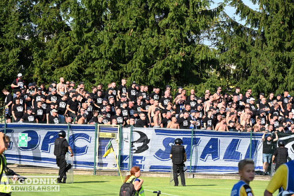 Kibice na meczu Siarka - Sandecja Nowy Sącz