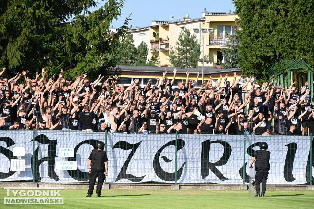 Kibice na meczu Siarka - Sandecja Nowy Sącz