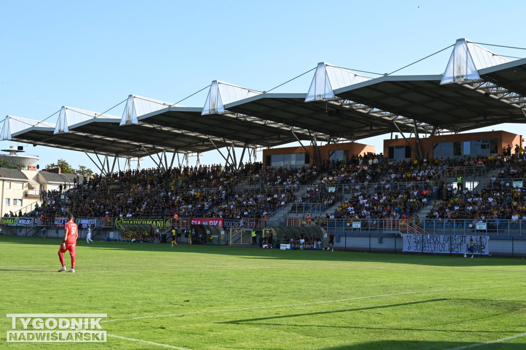 Kibice na meczu Siarka - Sandecja Nowy Sącz